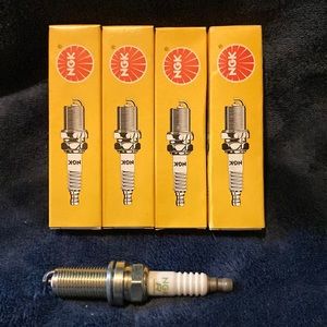New in box 4 pack NGK spark plugs 3672 LFR6A-11 Yamaha boat marine and more